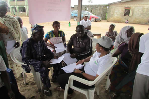 Dr. Abimbola Jimoh (Consultant Pathologist) of Motus Health Initiative attending to people at Akodo, Ibeju Lekki, Lagos.